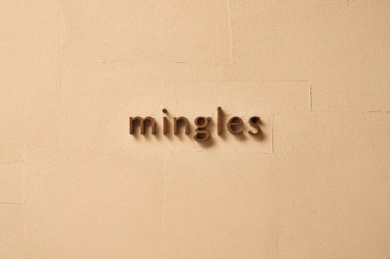 「Mingles」,其源自「mingling」一詞,有著融合之意,象徵他希望透過餐桌讓傳統與現代交會,也讓韓食與世界文化對話。