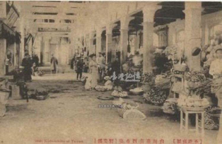 西市場不僅是當時南台灣最大批發市場,還設有冷藏庫、小吃部與冰店等,功能完善。二戰後,香蕉倉庫、魚賣店等外廓賣店陸續增設,規模擴張。