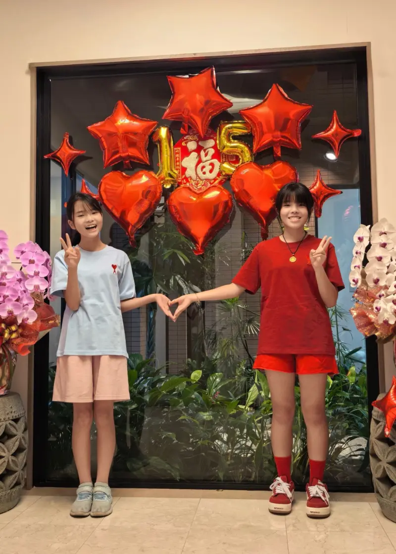 ▲今年特別規劃「韵✦愉の姊妹宇宙繪~華人雙星學生動漫作品展」,邀請林涵韵、林秀如兩位小藝術家作品展出。(圖/台北文華藝博提供)