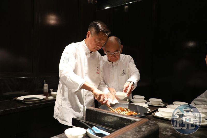 葉家兄弟多年廚藝生涯中其實只在一起工作過3個月,葉志光身為哥哥,還是不時看顧著弟弟。