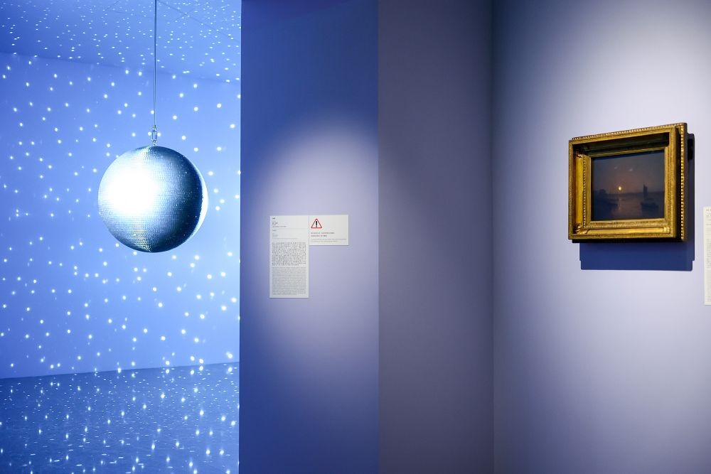 由英國泰德現代美術館(Tate Modern)策劃,史上最大規模的透納全球巡迴展:《威廉.透納特展:崇高的迴響》,於台北中正紀念堂登場,高達 80 件透納的真跡,絕對是今年必看的大展。透納被譽為是英國最偉大的藝術家,亦有「光之畫家」的美譽,在西方藝術史上占有無可取代的關鍵地位,更被形容是:「沒有他,就沒有印象派大師莫內!」