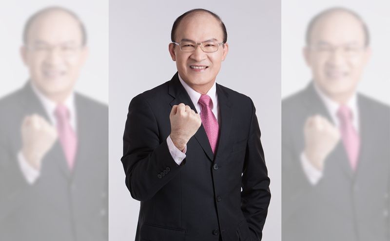 憲哥表示,進入第四季台股漲多修正壓力大,布局主動式ETF更有利。(賴憲政老師提供)
