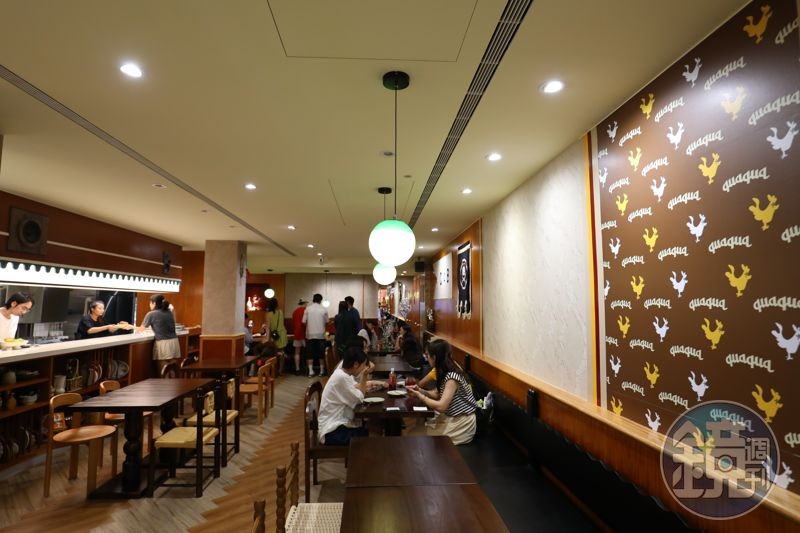 餐廳內用空間寬敞舒適,是旅行中舉杯聚餐的好去處。