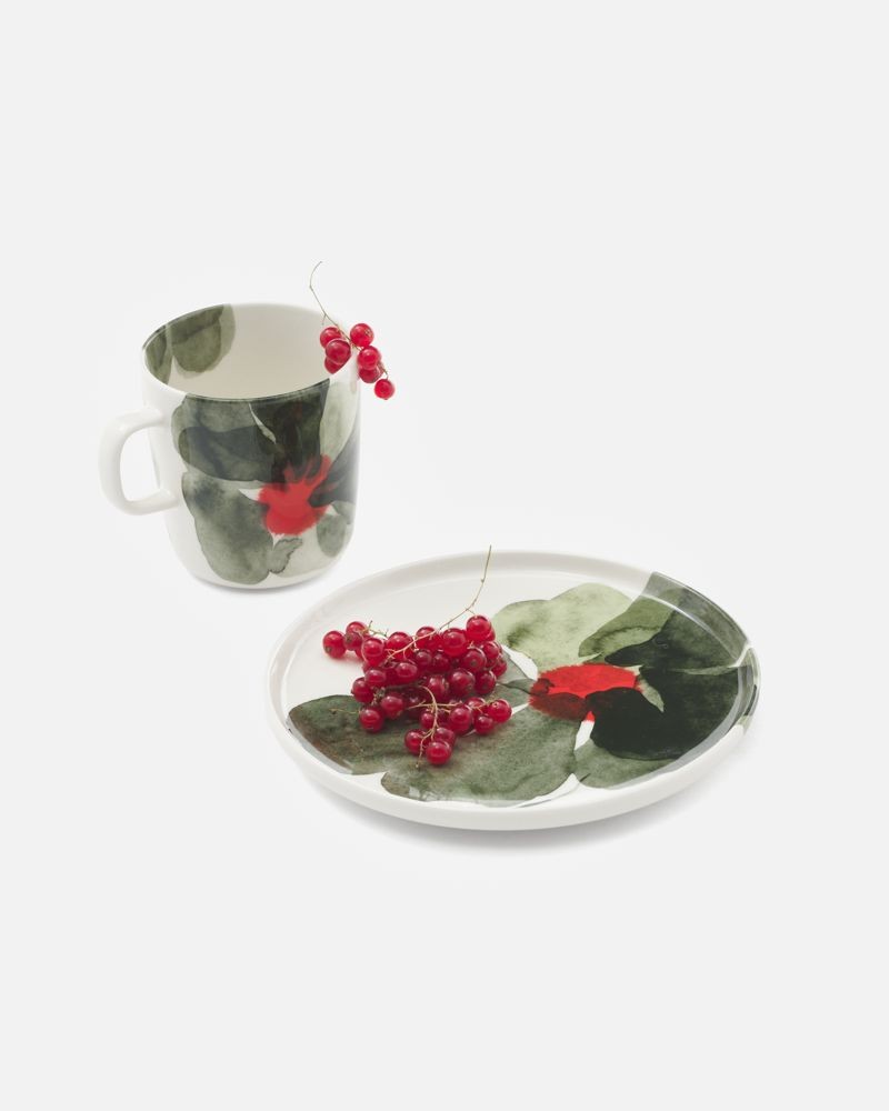 Marimekko Valssi華爾滋印花馬克杯(400 ml) NT$1,190、印花圓盤 (20 cm) NT$1,190。(俊思提供)