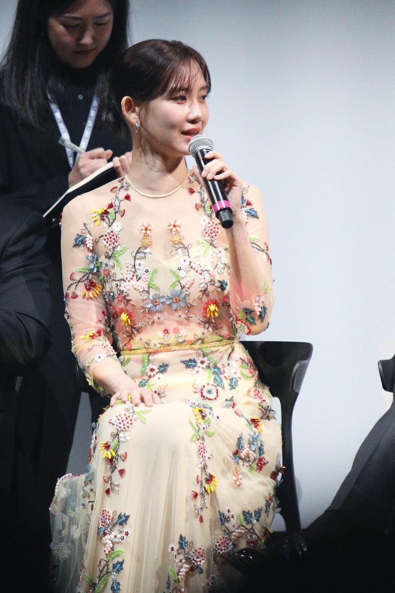 申鉉彬在《醜得要命》完全沒有露臉。(© 2025 Plus M Entertainment and WOWPOINT. All Rights Reserved)