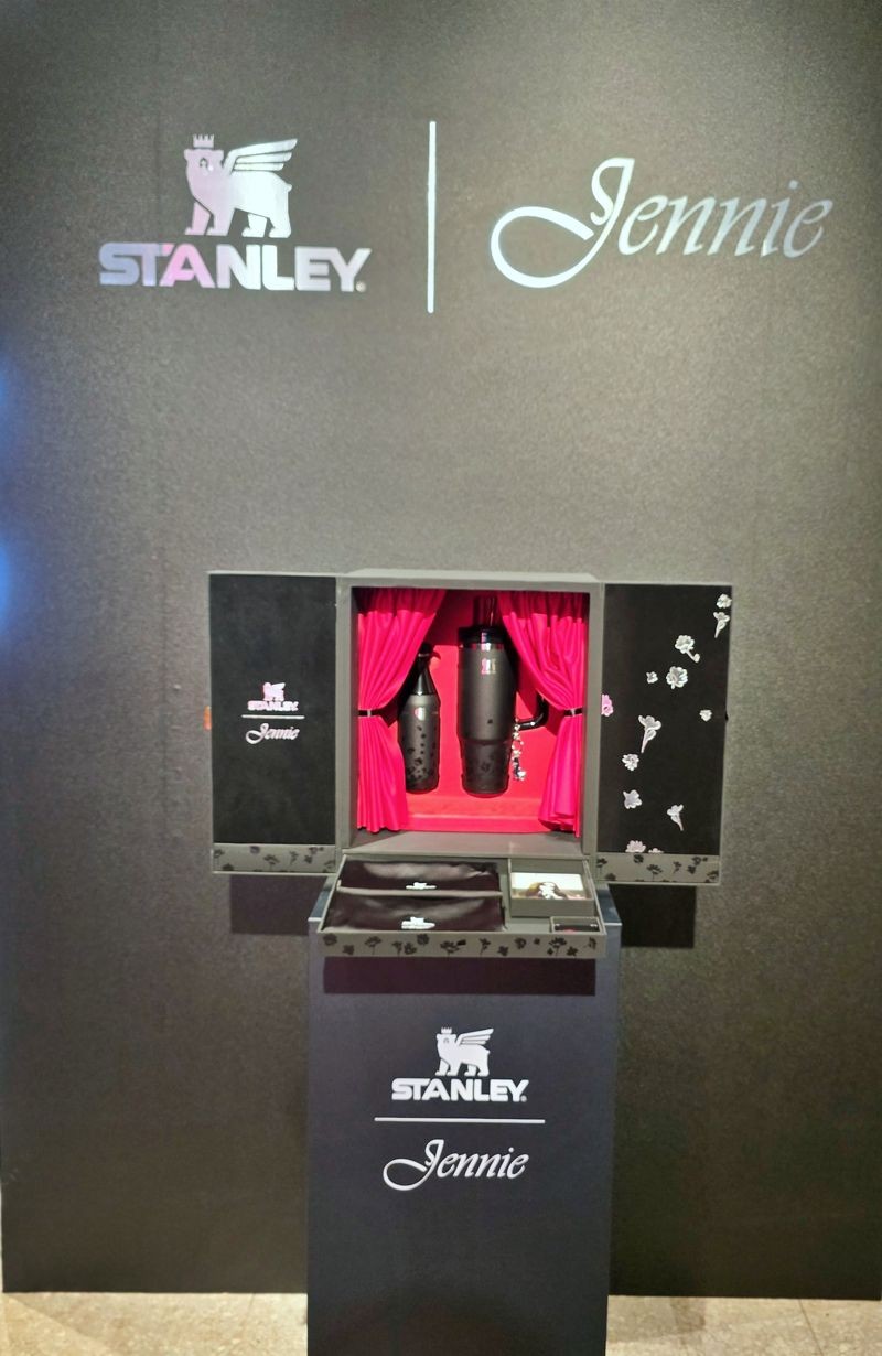 Stanley 1913 x Jennie聯名款典藏禮盒只在快閃店限量販售。(永新瓦提供)