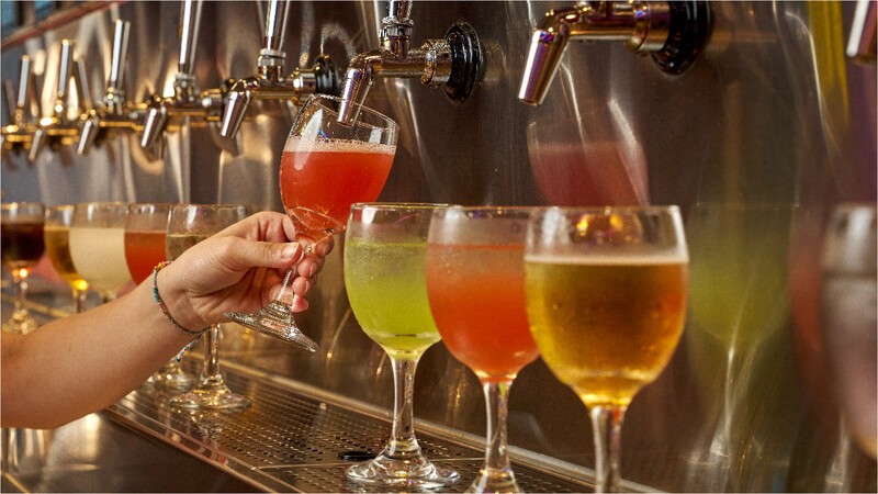 美麗佳人提醒您:喝酒不開車,飲酒過量有礙健康