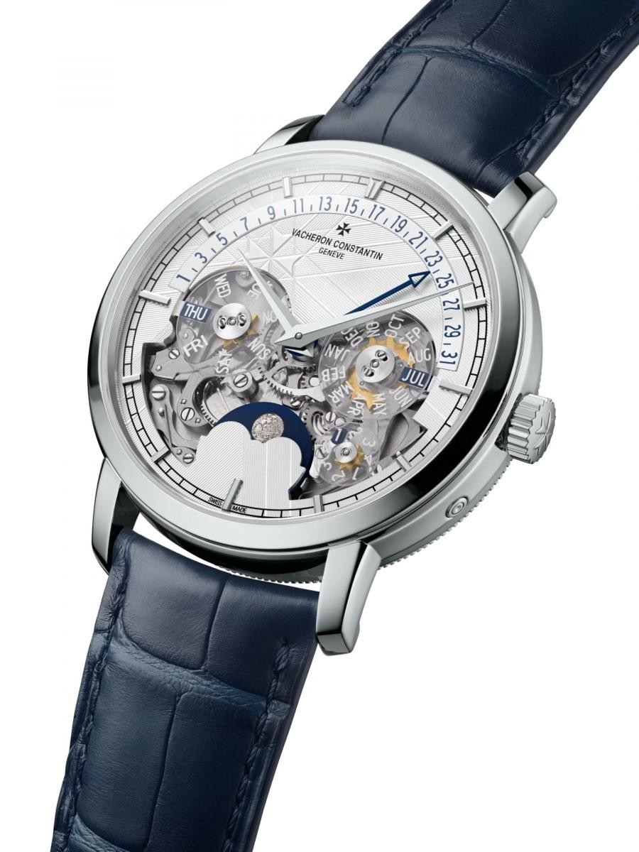 Vacheron Constantin 江詩丹頓的 Traditionnelle萬年曆逆跳日曆鏤雕腕錶,為品牌270週年紀念腕錶,限量發行370枚,飾以低調的週年紀念標誌和「Côte Unique」飾面。