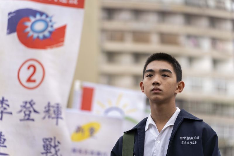 《南方時光》中演員陳玄力飾演九〇年代的叛逆少年。 (百景娛樂 提供)