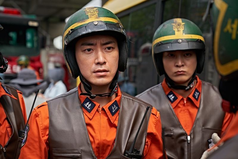 《烈火救援》取材自韓國史上最嚴重的火災真實事件。(車庫娛樂提供)