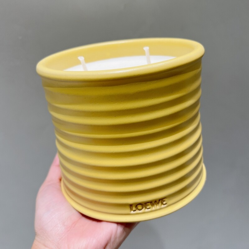 Loewe香氛蠟燭170g,NT3,100、610g,NT7,000、2100g,NT14,700