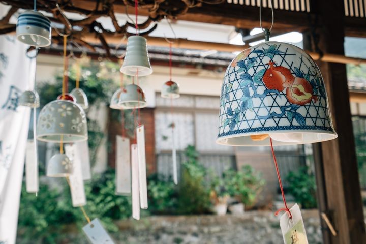 ▲在清脆悅耳的風鈴聲中體驗有田燒之美。　圖：太平洋旅行社／提供