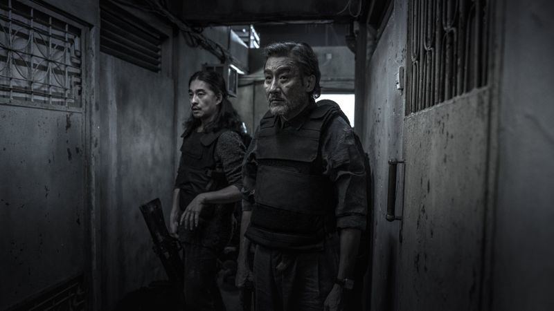 梁家輝拍戲期間在金城武眼裡簡直嗨爆,給劇組非常多情緒價值。(壹壹喜喜提供)