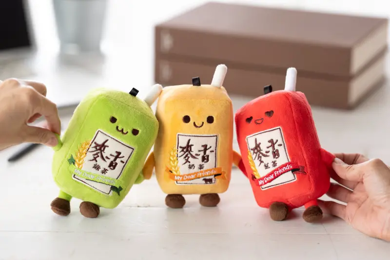 ▲登錄發票有機會將奶茶、紅茶、綠茶Q版萌娃一次帶回家。(圖/NOWNEWS攝)