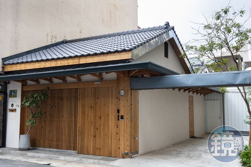 位於嘉義北榮街的「弎秋」,是一棟日式單層木造老宅,溫潤的木質色調,在車水馬龍間自成一方天地。