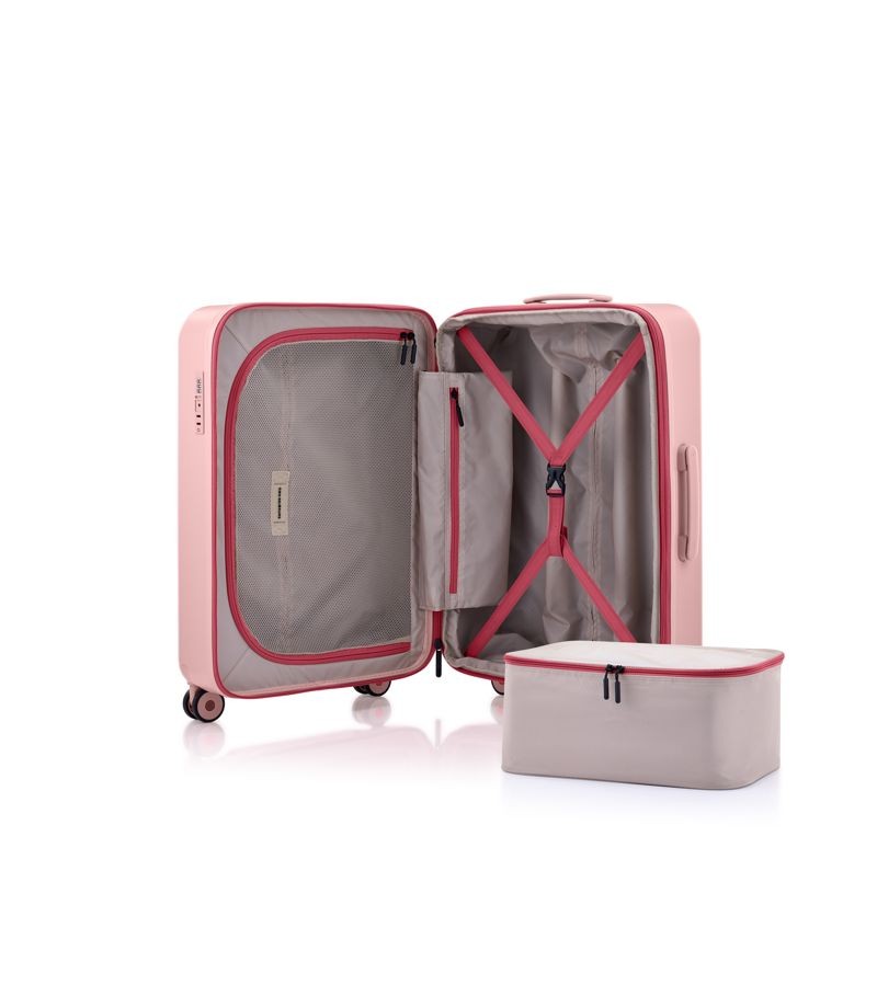 TOIIS OCEAN 25吋 & 28吋行李箱含大包收納袋。25吋NT$9,800、28吋NT$11,000(Samsonite提供)