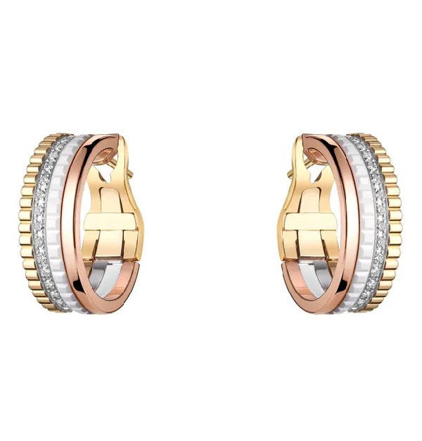 Boucheron「Quatre White」耳環,以精緻的三色金及白色陶瓷打造,融合經典幾何線條與品牌標誌性的四環設計,簡約之中不失特色的造型。
