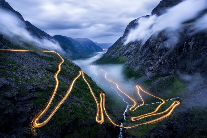 ▲夜幕下的精靈公路，璀璨耀眼。　圖：shutterstock／來源