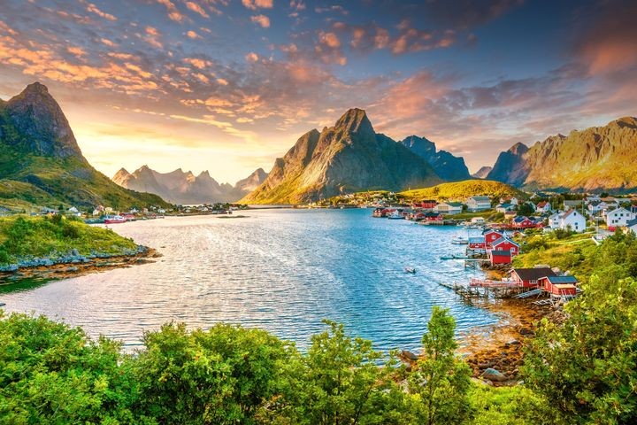 ▲位於北極圈內的羅浮敦群島，夏季時節最適合登島感受夢幻奇景。　圖：shutterstock／來源