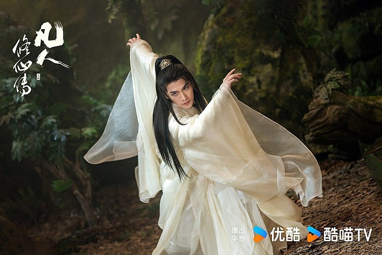 改編自人氣仙俠小說的《凡人修仙傳》找來楊洋與金晨主演，故事講述資質平凡的少年韓立 （楊洋飾）在殘酷修仙世界中一步步求生、修行、成長的故事，並遇到天南第一美女南宮婉（金晨飾）產生一段浪漫情愫。