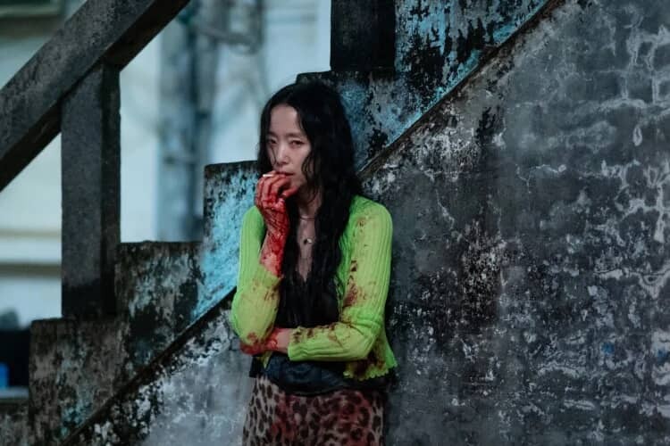 在韓國影壇地位極高的全道嬿，不只是韓國少有的大滿貫影后，更是首位獲得坎城影展影后獎項以及擔任評審的韓國女演員，這次在《認罪之罪》飾演一個善良、努力卻也壓抑的平凡美術老師允秀，卻因丈夫被殺害而成為眾矢之的。