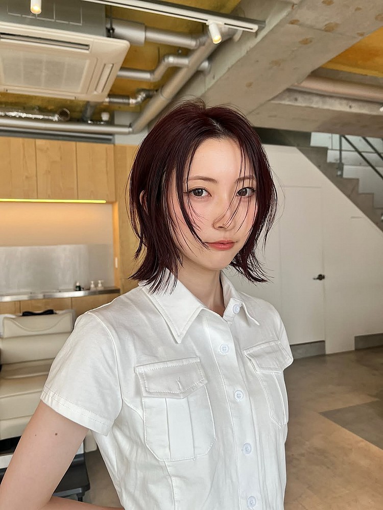 層次剪短髮推薦4:中分輕盈短髮