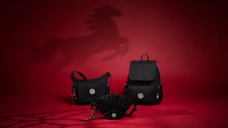 ▲Kipling「馬上猴你好運包」系列-FAN BAG 扇子包、CITY ZIP S 猴子包 、GABB S牛角包,讓好運隨行上路。(圖/品牌提供)