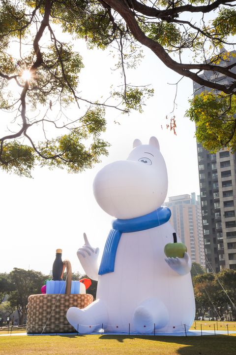▲市民廣場前有身高達21公尺的「巨型姆明」。　圖：台中市政府觀光旅遊局／提供