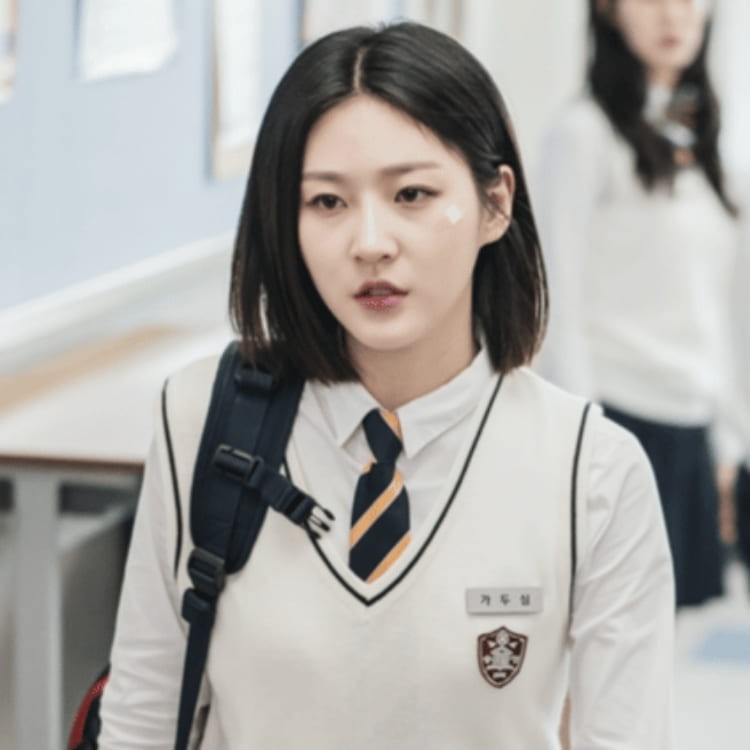 《我們每天每天》最大的亮點，莫過於是實力派演員金賽綸的最後遺作，1 歲便以童星身份出道的她，一路出演過無數演員的小時候，更與金所泫、金裕貞被譽為「三金」天才童星，之後也陸續主演《大叔》、《雪路》、《魔女寶鑑》…等熱播作，可惜在 2022 年因為酒駕事件使她演藝事業跌落谷底，一直到去年，更因為與韓劇男神金秀賢的感情問題而選擇輕生震驚演藝圈，隨著案子的調查進入尾聲，金賽綸主演的最後遺作也終於有機會重見天日。