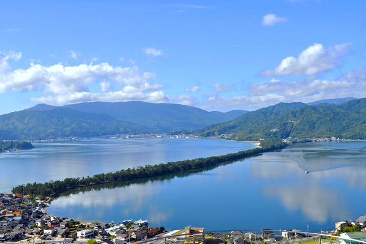 ▲日本三景之一「天橋立」絕景，全長約3.6公里的沙洲約有6,700株松樹林立。　圖：兵庫縣／提供