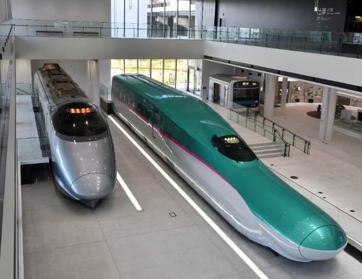 ▲大宮鐵道博物館南館一樓工作站區可看到 E5系與400系新幹線電車。　圖：JR東日本創造旅遊／來源