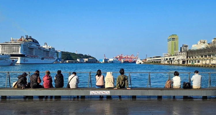 當我們跳脫既定印象,仔細走進這座城市,會發現基隆的魅力其實遠不只如此。除了幾乎全台灣人都耳熟能詳、遠近馳名的在地小吃之外,基隆能夠遊玩、安排小旅行的景點也相當多元。