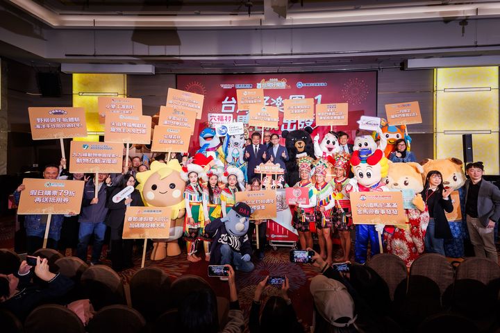 ▲「台灣好樂園」冬日優惠方案業者歡樂大合照。　圖：交通部觀光署／提供