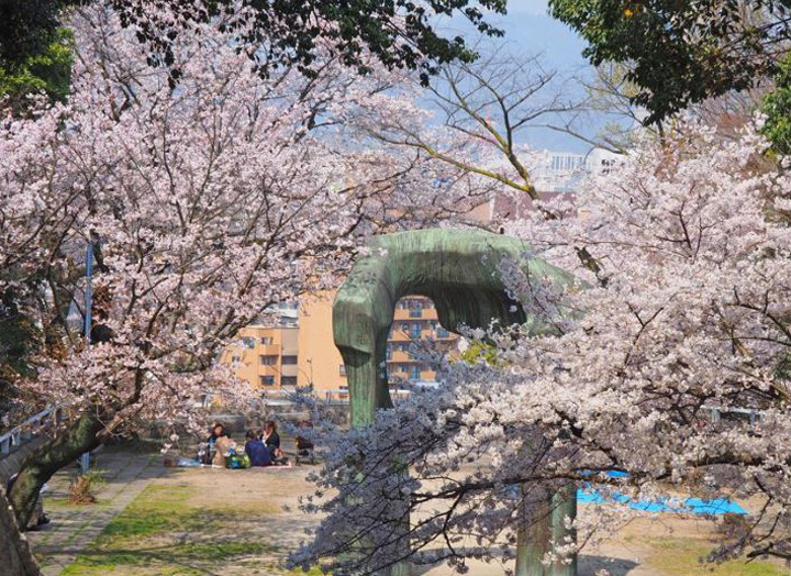 ▲廣島市比治山公園內設置了許多現代藝術雕刻，可欣賞自然與人文交會之美。　圖：HIT 廣島縣觀光聯盟提供／提供