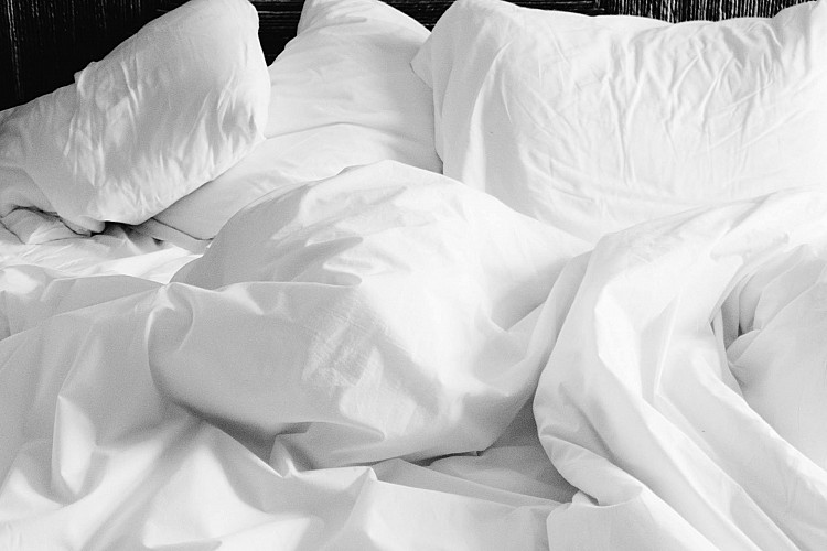 補眠不是不能晚睡晚起,而是「幅度要小」。
