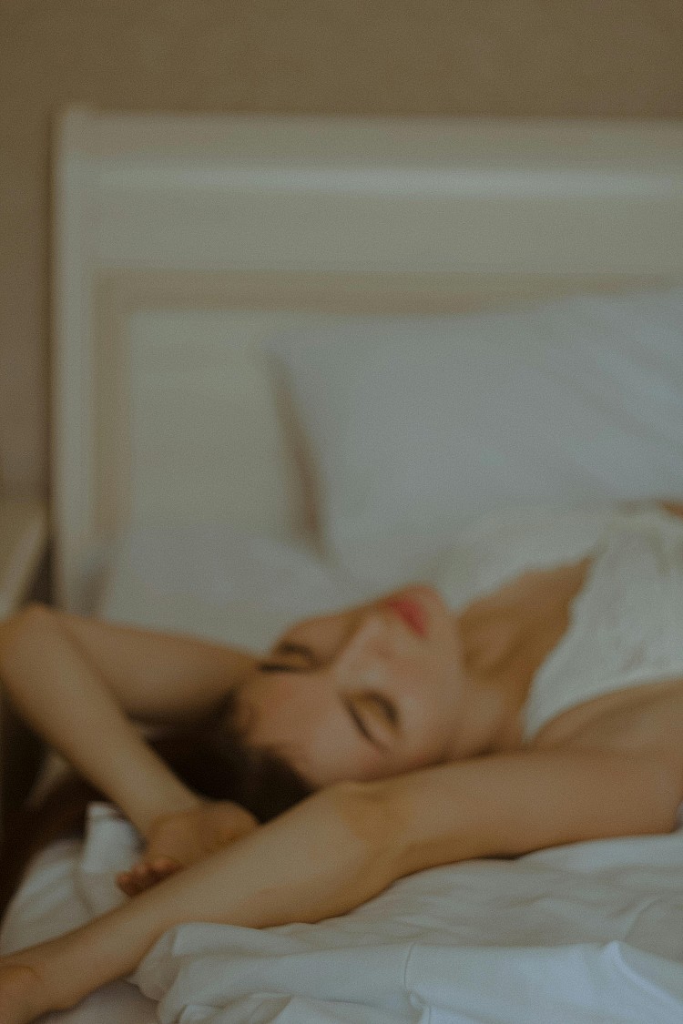 如果說大人亂睡是在透支健康,那孩子亂睡,影響的是整個成長節律。