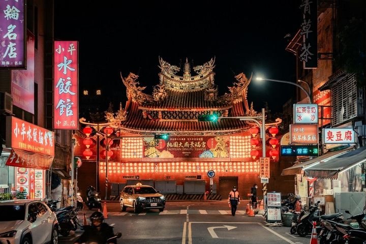 ▲大廟口派出所－Art Lighting II 共創燈籠。　圖：桃園市政府文化局／提供