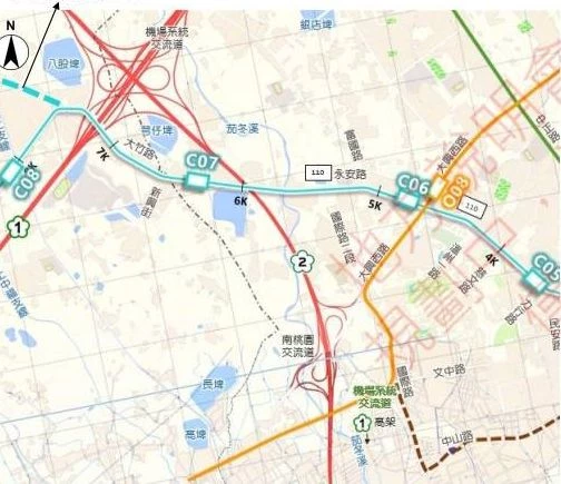 桃捷「青線」最大的亮點之一，莫過於串聯三條捷運路線，包括：桃園機場捷運線（C12 高鐵桃園站）、桃園捷運綠線（C04 永和市場）、桃園捷運棕線（C01 田徑場）。此外，未來也可於桃園機場捷運線轉乘長庚線（又稱銀線），路線橫跨林口、龜山與桃園市區，打造更便捷的交通網絡。