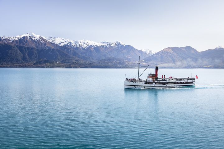 ▲皇后鎮百年蒸汽船巡遊在瓦卡蒂普湖。　圖：鴻大旅行社／提供