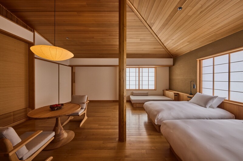 度假村空間由空間交由京都「六角屋」建築事務所的主理人三浦史朗（Shiro Miura）設計操刀。