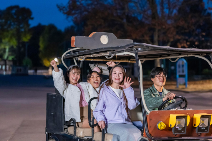▲住宿旅客限定，可以在靜謐的夜晚巡遊、體驗與白日截然不同的動物園。　圖：Booking Resort／提供