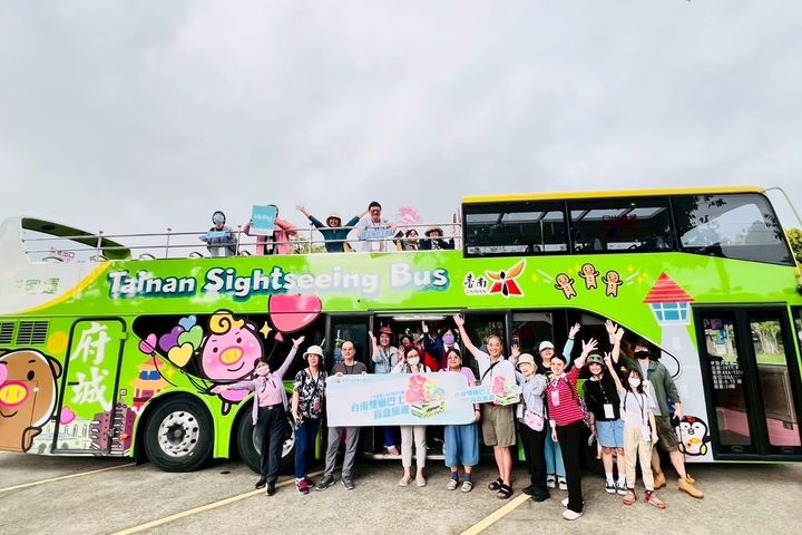 ▲臺南雙層巴士。　圖：臺南市政府觀光旅遊局／提供