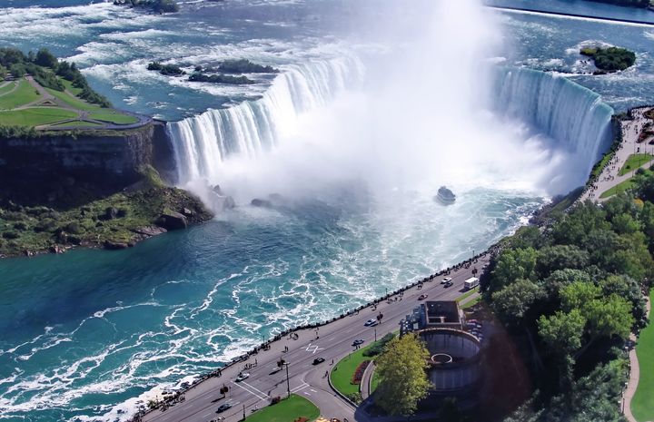 ▲尼加拉瀑布之名 Niagara 源自原住民語，意為「雷霆般的水聲」，是美加邊境的必訪景點。　圖：shutterstock／來源