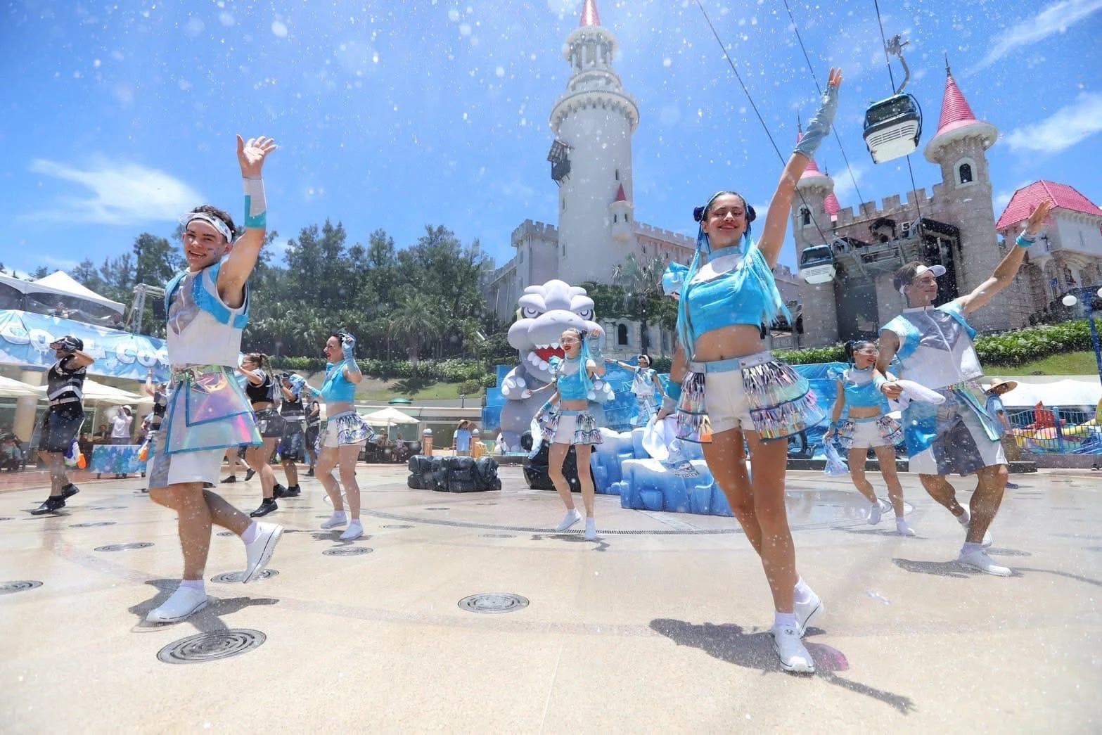 位在花蓮壽豐鄉的遠雄海洋公園,2002 年開園,是台灣第一座國際級海洋主題樂園,坐擁環繞太平洋的絕佳位置,歷經 10 年籌劃、總投資額 150 億元,才打造出這個總面積達 51 公頃的園區。
