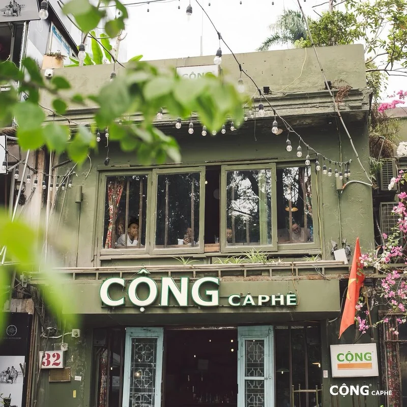 越南人氣咖啡品牌Cộng Cà Phê,將質樸、浪漫且帶有詩意的越南情感細膩呈現,營造出獨特而迷人的品牌氛圍(圖片來源/congcaphe.tw IG)