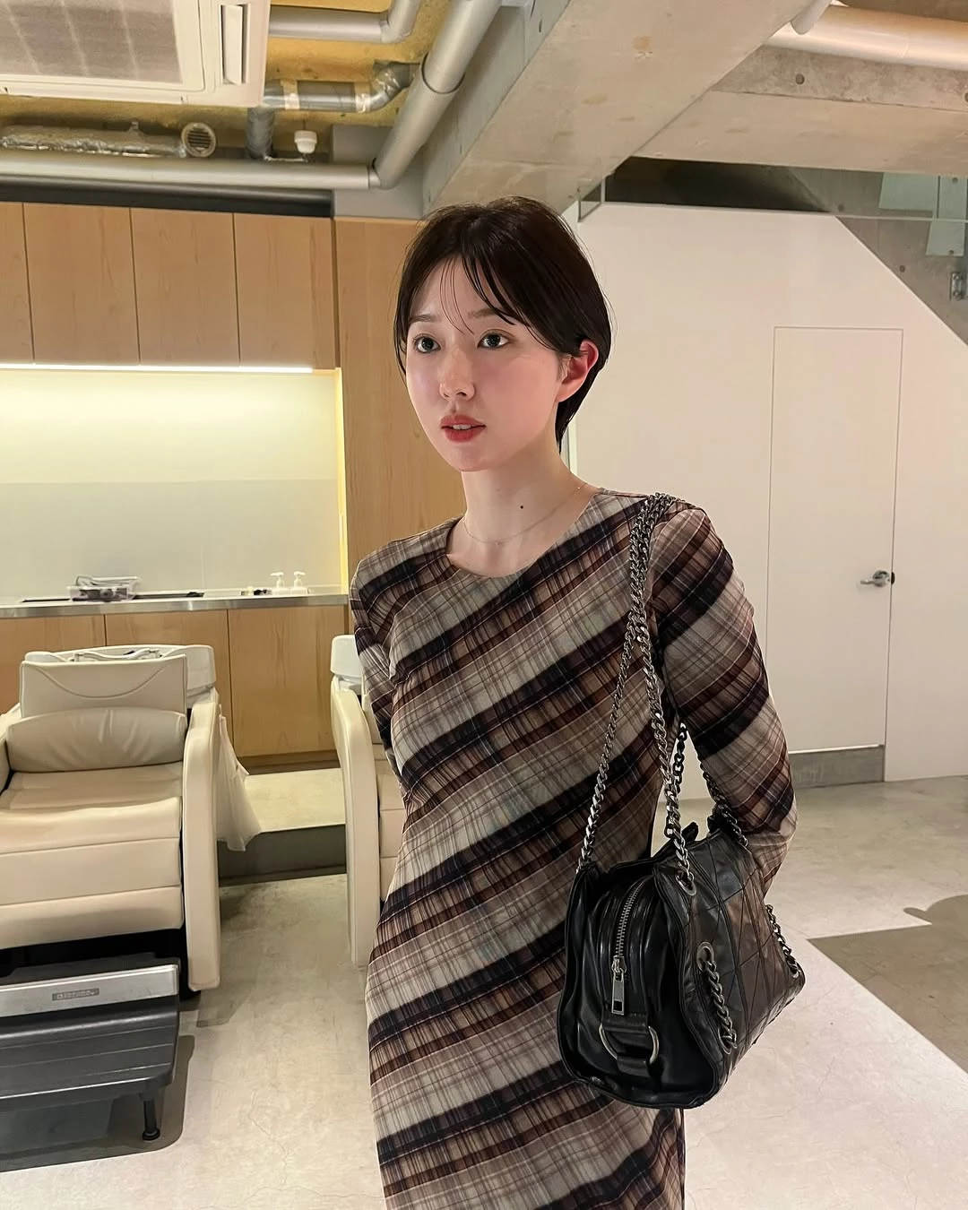 減齡中分短髮推薦9:輕盈日系極短髮
