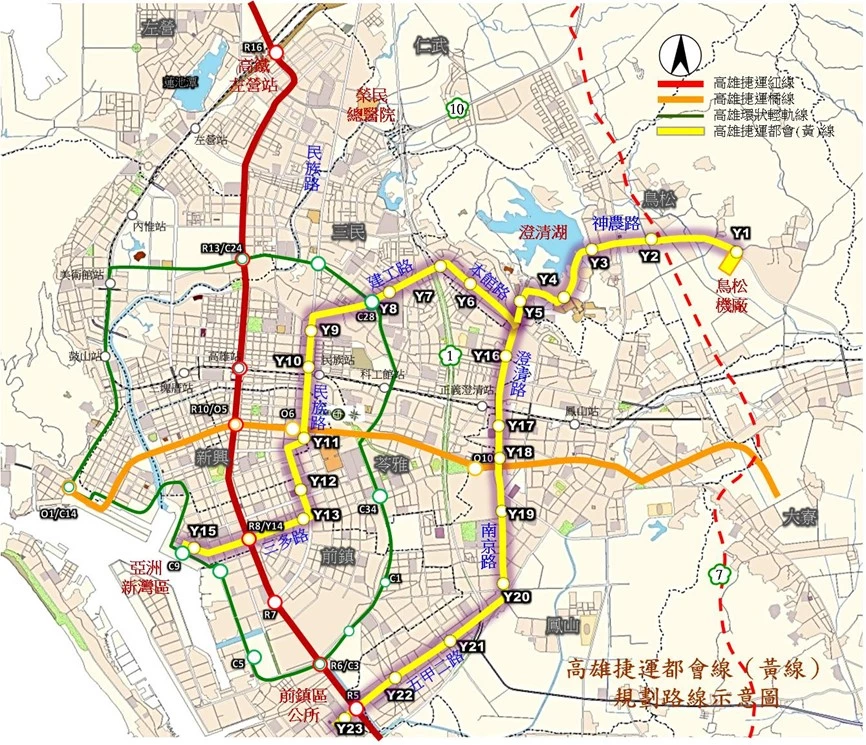 最大的亮點之一,就是高雄捷運黃線 Y15 站。捷運黃線不僅是串聯鳥松、鳳山至亞洲新灣區的重要捷運路線,更以 Y 字型路網設計強化紅線、橘線、輕軌及台鐵之間的轉乘效率。全線規劃 23 座車站,沿線涵蓋澄清湖、三多商圈及前鎮核心區域,未來更將串聯鴻海雙塔與澄清湖體育園區等重大開發建設,帶動整體交通與都市發展,預計於 2034 年完工。