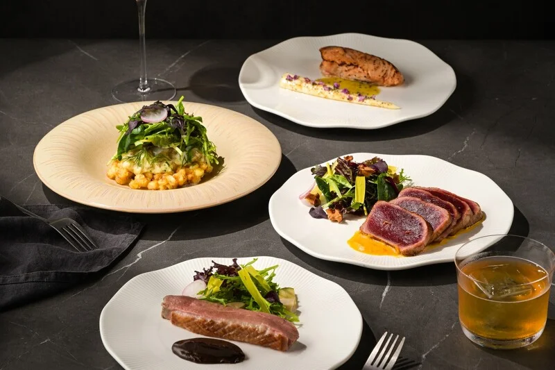 燒肉外還有許多搭配的小料理。
