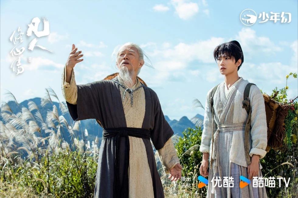 去年與金晨主演的《凡人修仙傳》，從一個資質平凡、出身普通的山村少年，一步步踏上修仙之路，再次靠著精湛的演技雙收好口碑與高流量，成為他的演藝代表作之一。