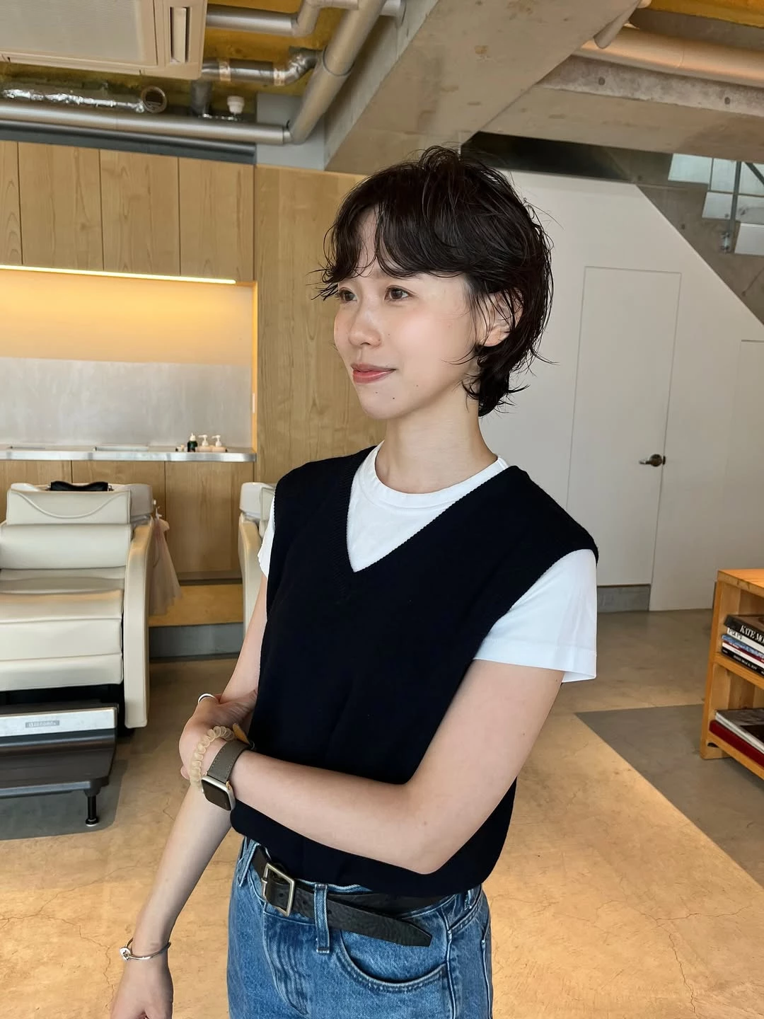 塞耳後短髮推薦3:耳下萊斯利捲